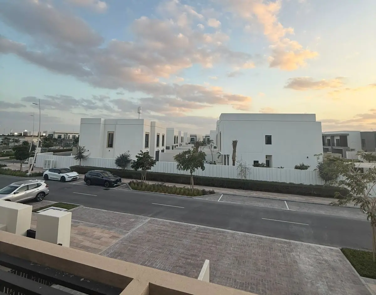 The Magnolias Yas Acres Abu Dhabi luxury villas overlooking golf course greenery with modern architecture and premium family lifestyle environment.